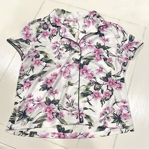 NWT Victoria’s Secret Satin Button-Front Sleep Shirt – Floral Print – Size Small